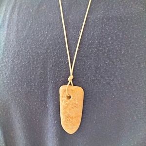 Kette mit Anhänger aus Speckstein