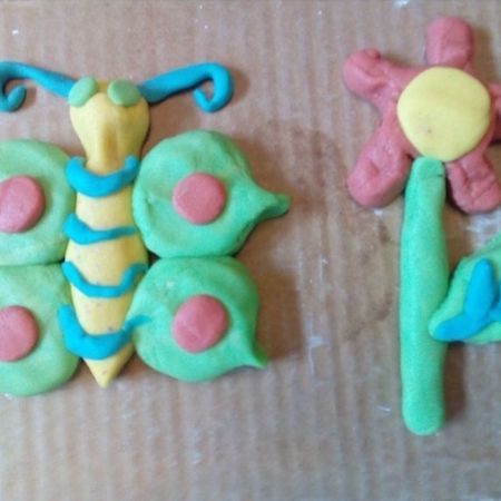 mit Knete geformte Figuren