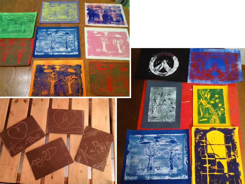 Bunte Druckgrafiken mit Figuren und Baeumen auf Holz, kreativ und lebhaft